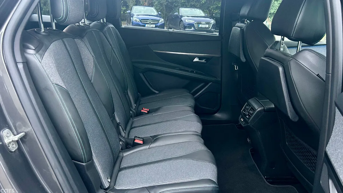 Peugeot 5008 MPV, Diesel, 2021, Grey