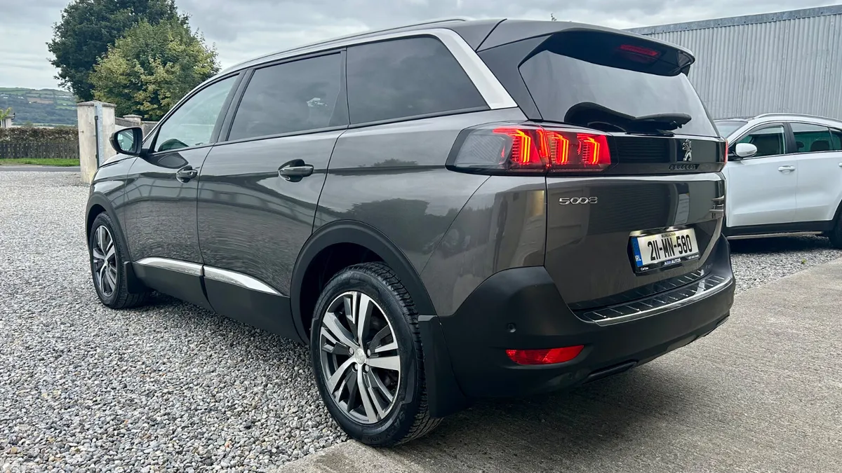 Peugeot 5008 MPV, Diesel, 2021, Grey