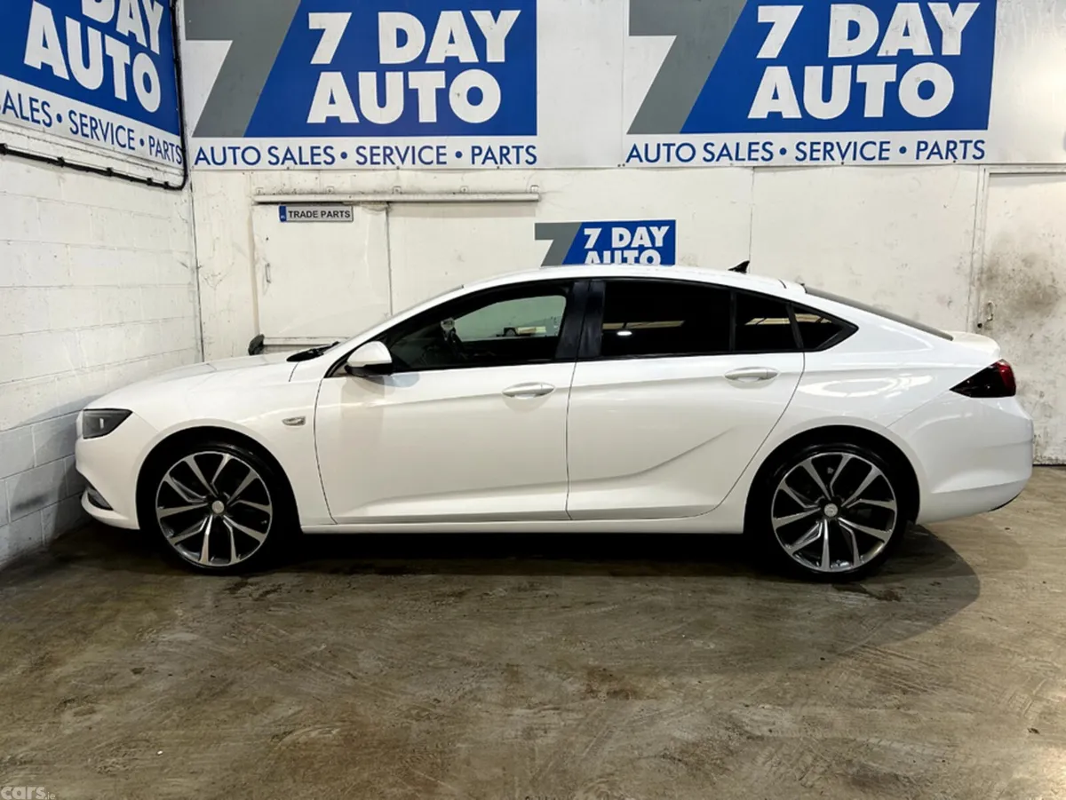 Opel Insignia Hatchback, Diesel, 2020, White