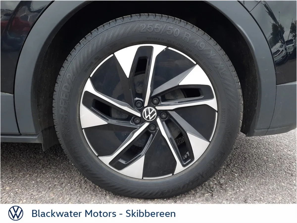Volkswagen ID.4 Hatchback, Electric, 2023, Grey