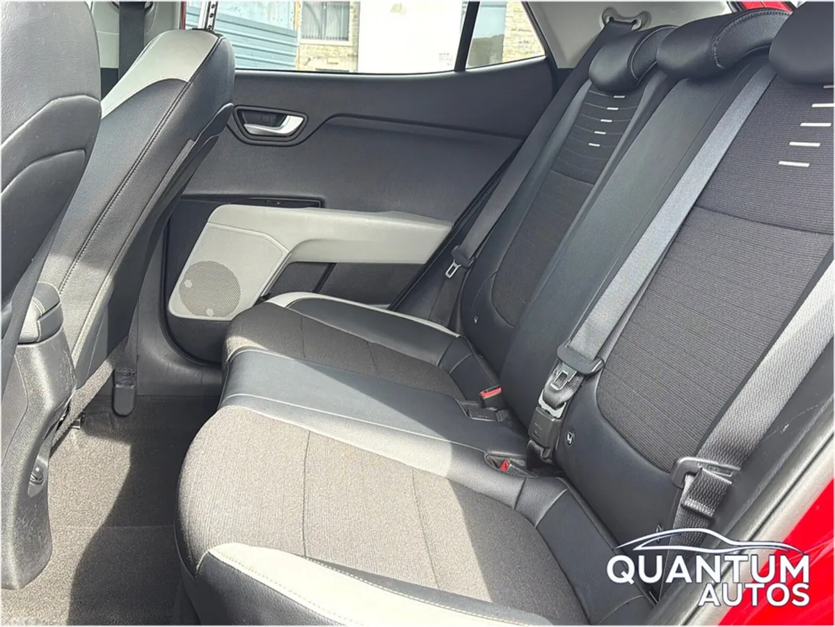 Kia Stonic SUV, Diesel, 2018, Red