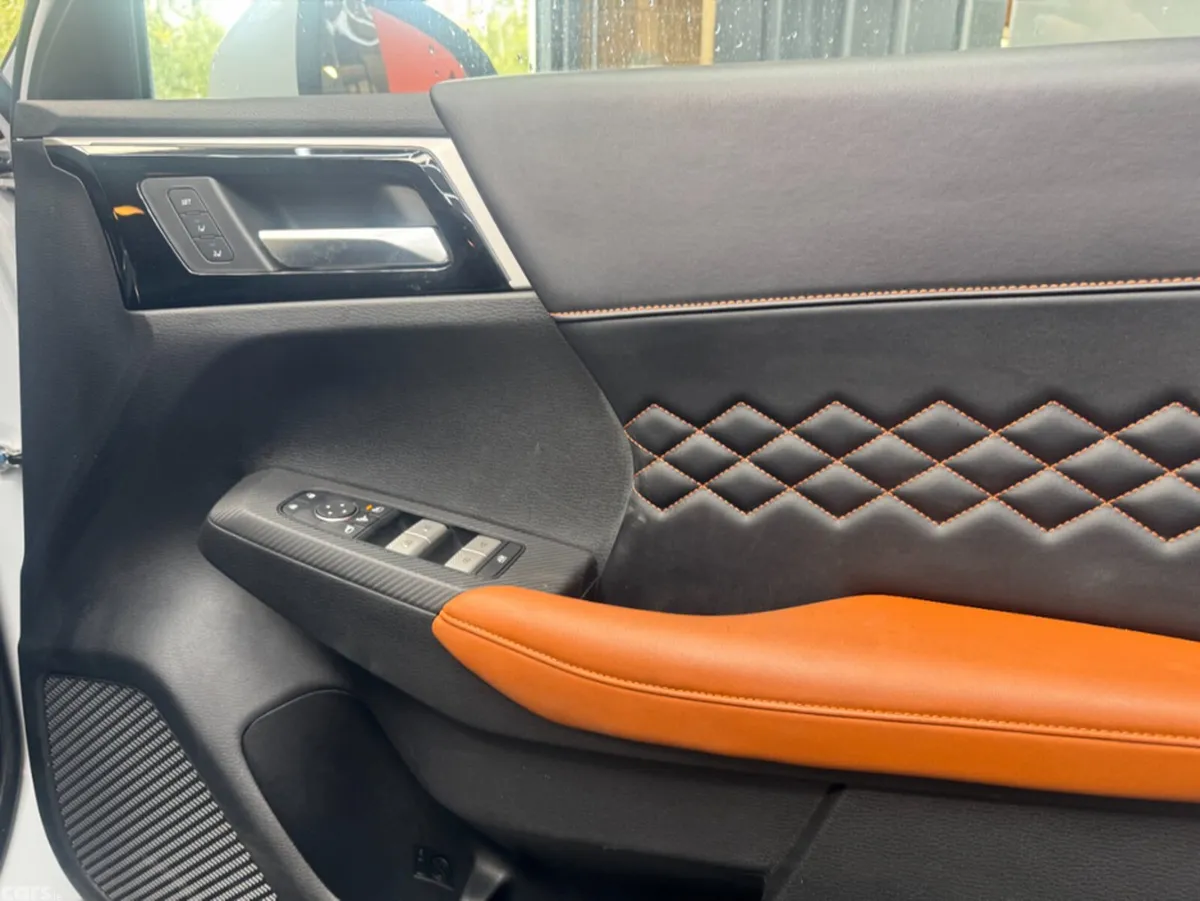 Mitsubishi Outlander SUV, Petrol Plug-in Hybrid, 2022, White