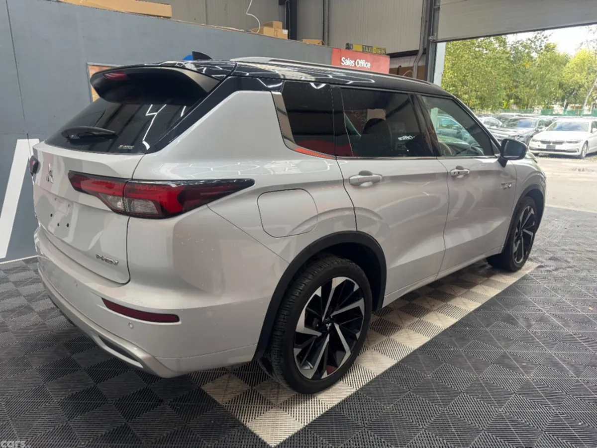 Mitsubishi Outlander SUV, Petrol Plug-in Hybrid, 2022, White