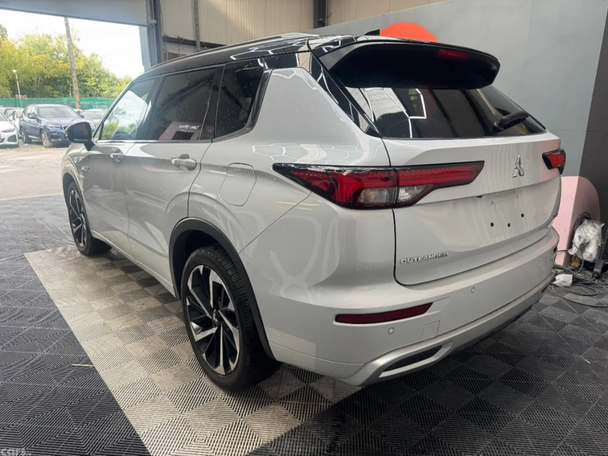 Mitsubishi Outlander SUV, Petrol Plug-in Hybrid, 2022, White