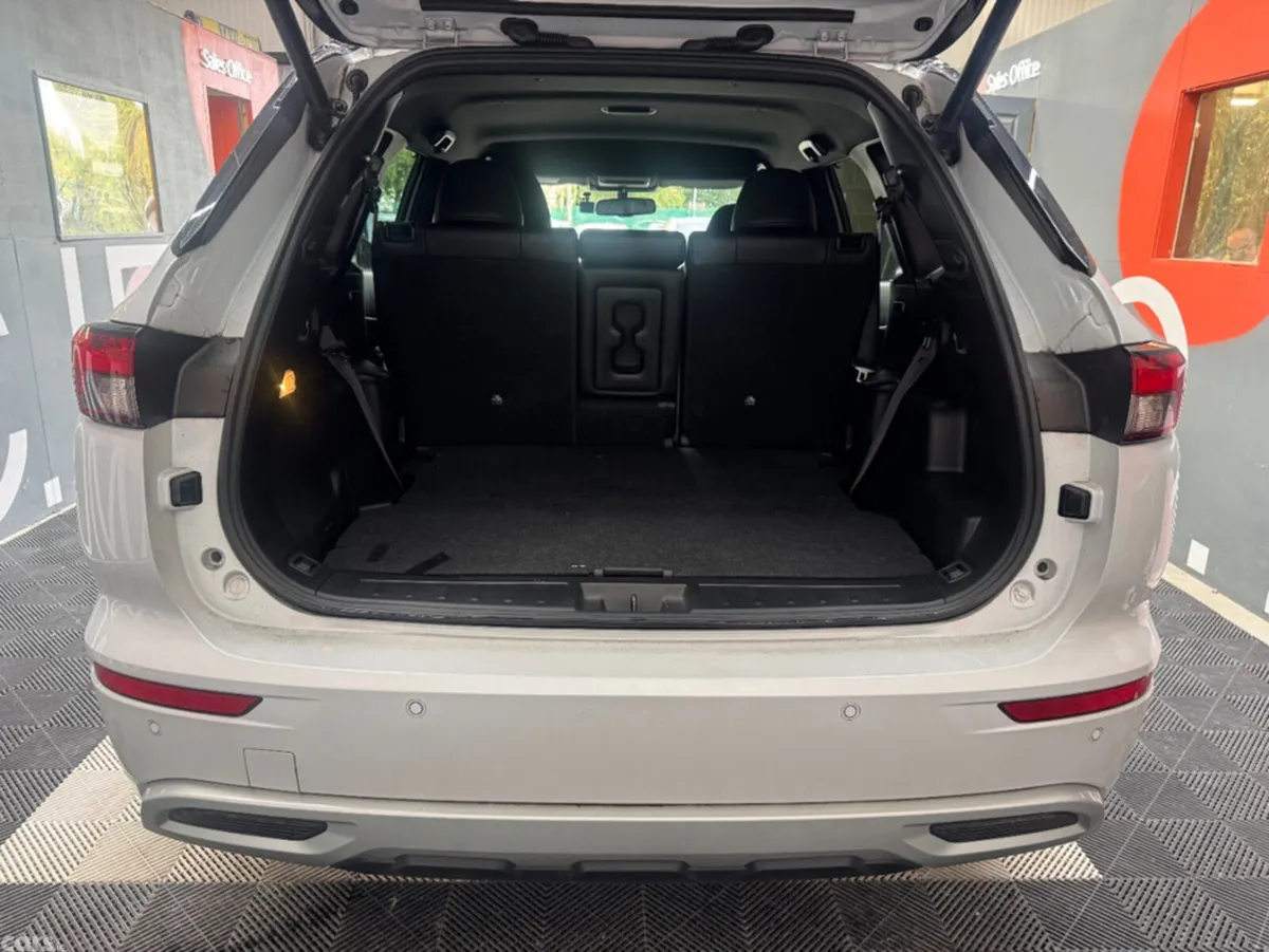 Mitsubishi Outlander SUV, Petrol Plug-in Hybrid, 2022, White