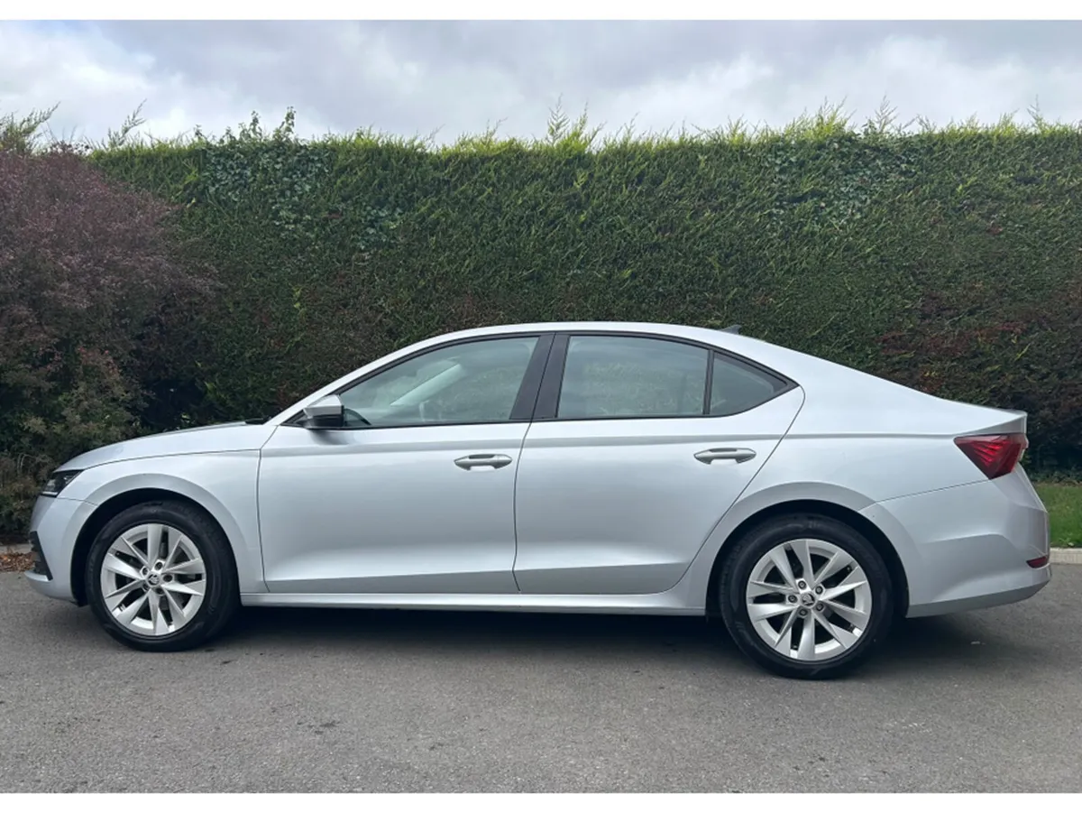 Skoda Octavia Hatchback, Diesel, 2024, Grey