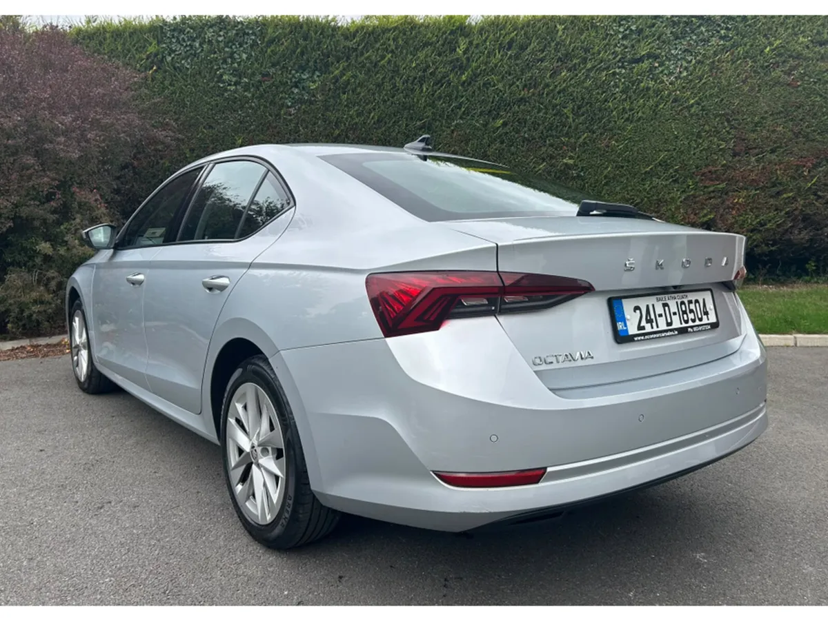 Skoda Octavia Hatchback, Diesel, 2024, Grey