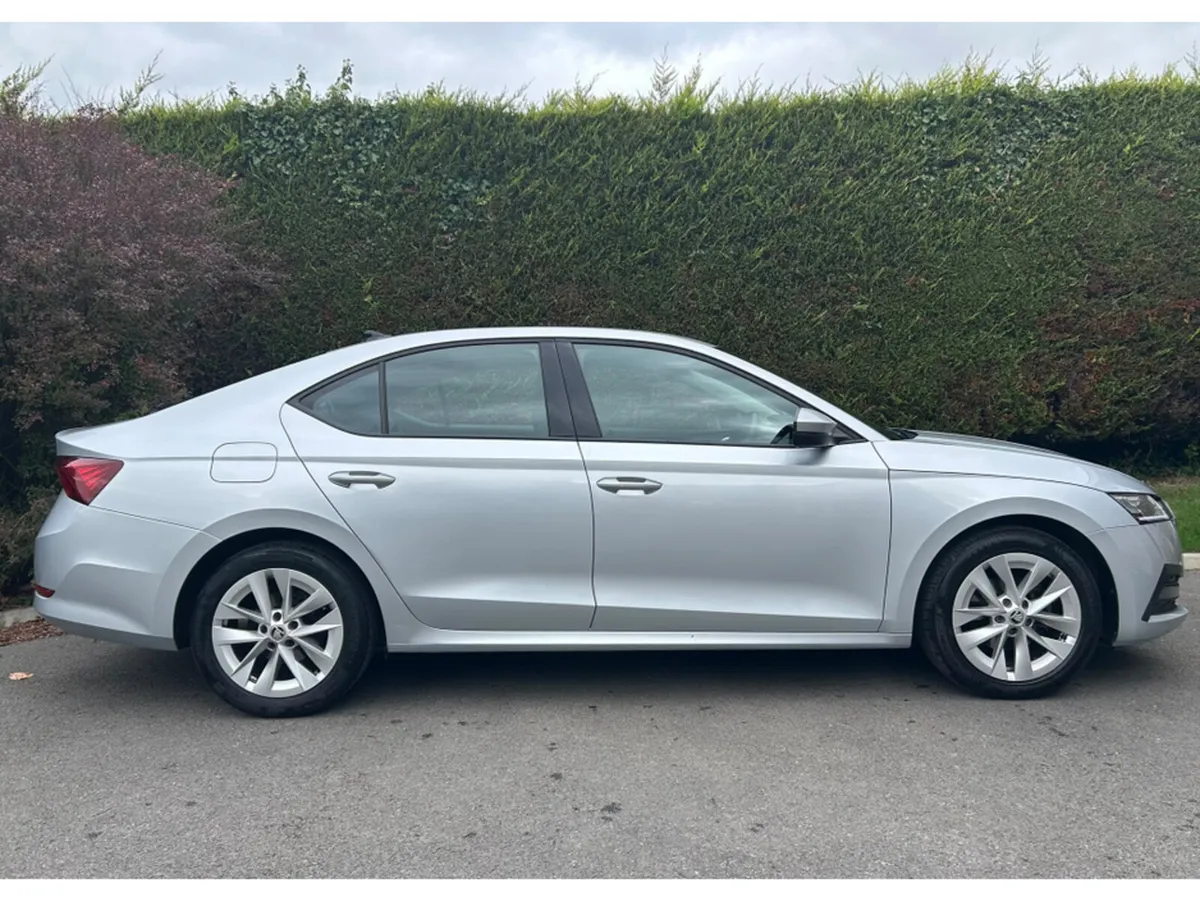 Skoda Octavia Hatchback, Diesel, 2024, Grey