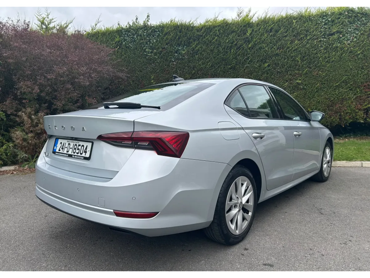 Skoda Octavia Hatchback, Diesel, 2024, Grey
