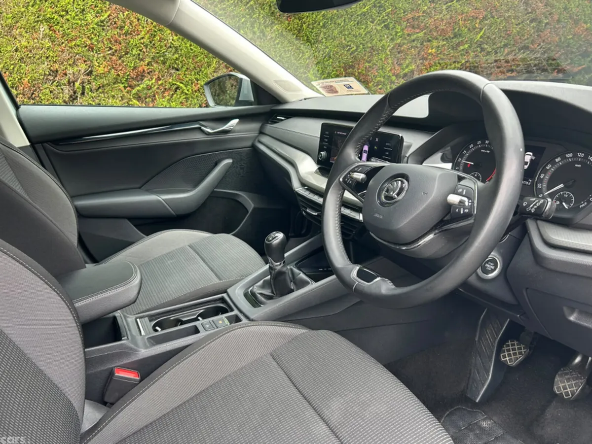 Skoda Octavia Hatchback, Diesel, 2024, Grey
