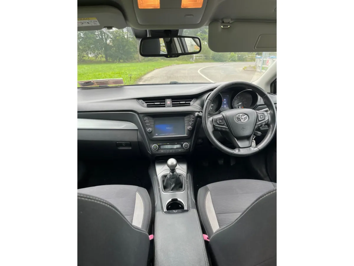 Toyota Avensis Saloon, Diesel, 2015, Grey