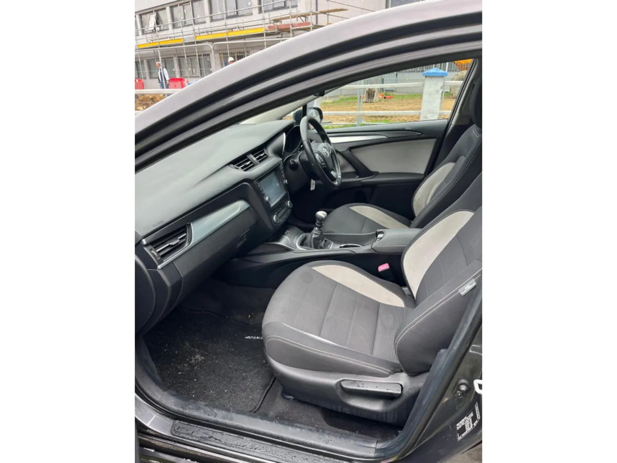 Toyota Avensis Saloon, Diesel, 2015, Grey