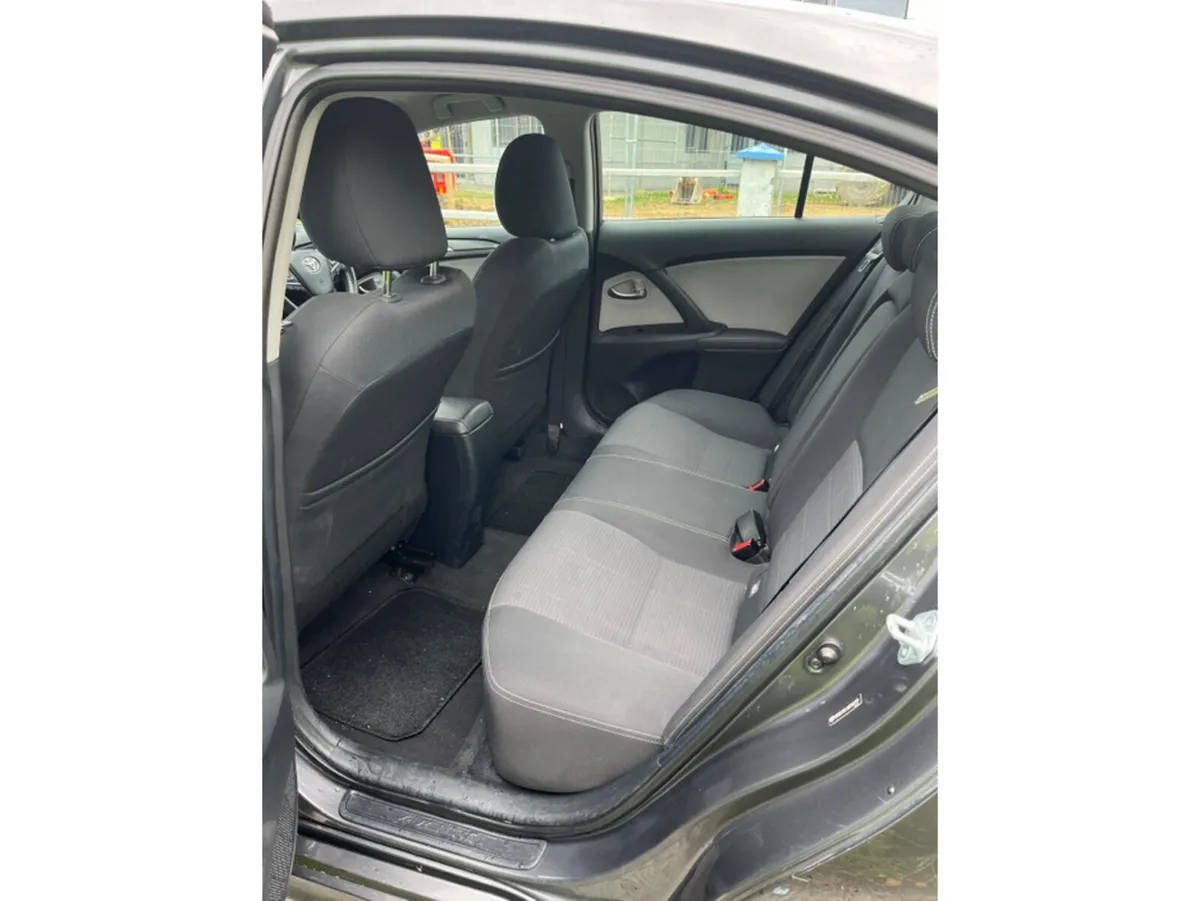 Toyota Avensis Saloon, Diesel, 2015, Grey