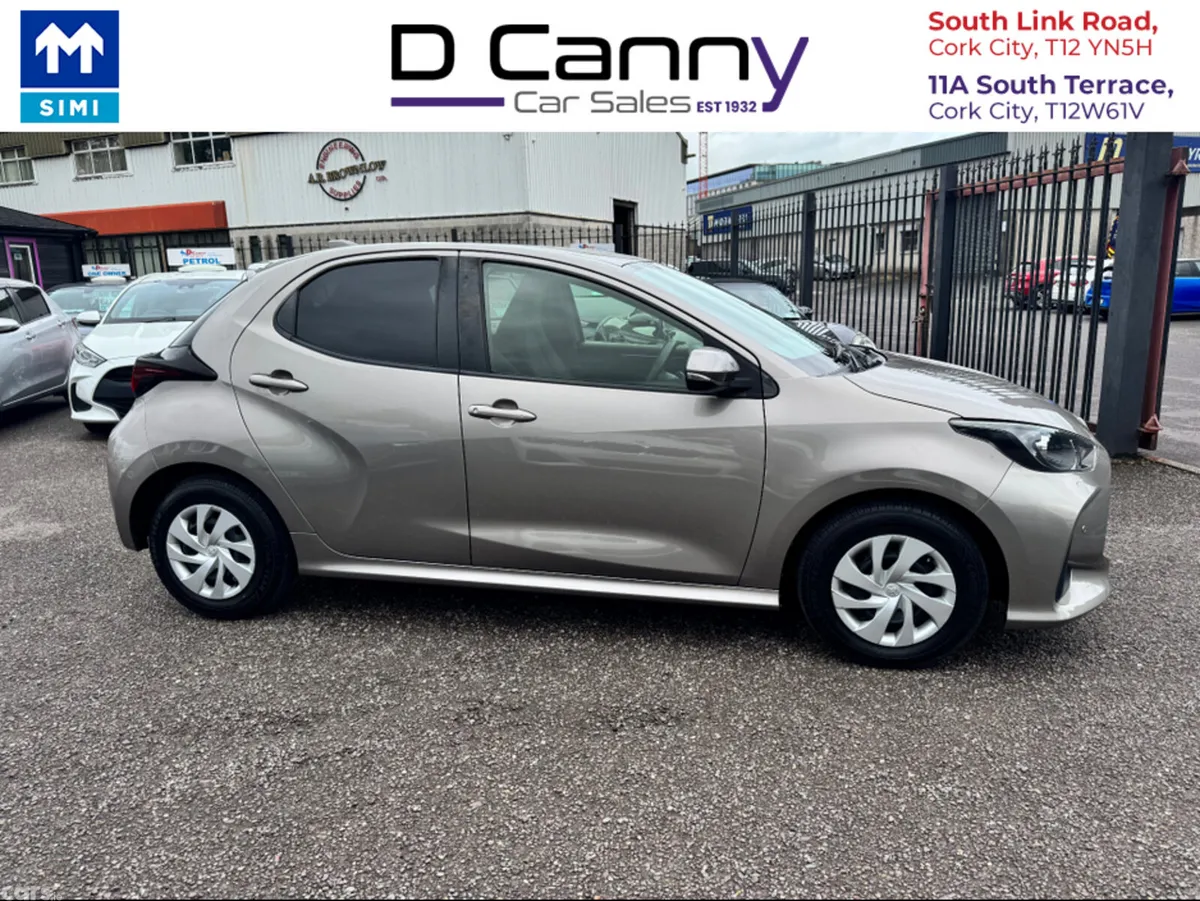 Toyota Yaris Hatchback, Petrol, 2020, Gold