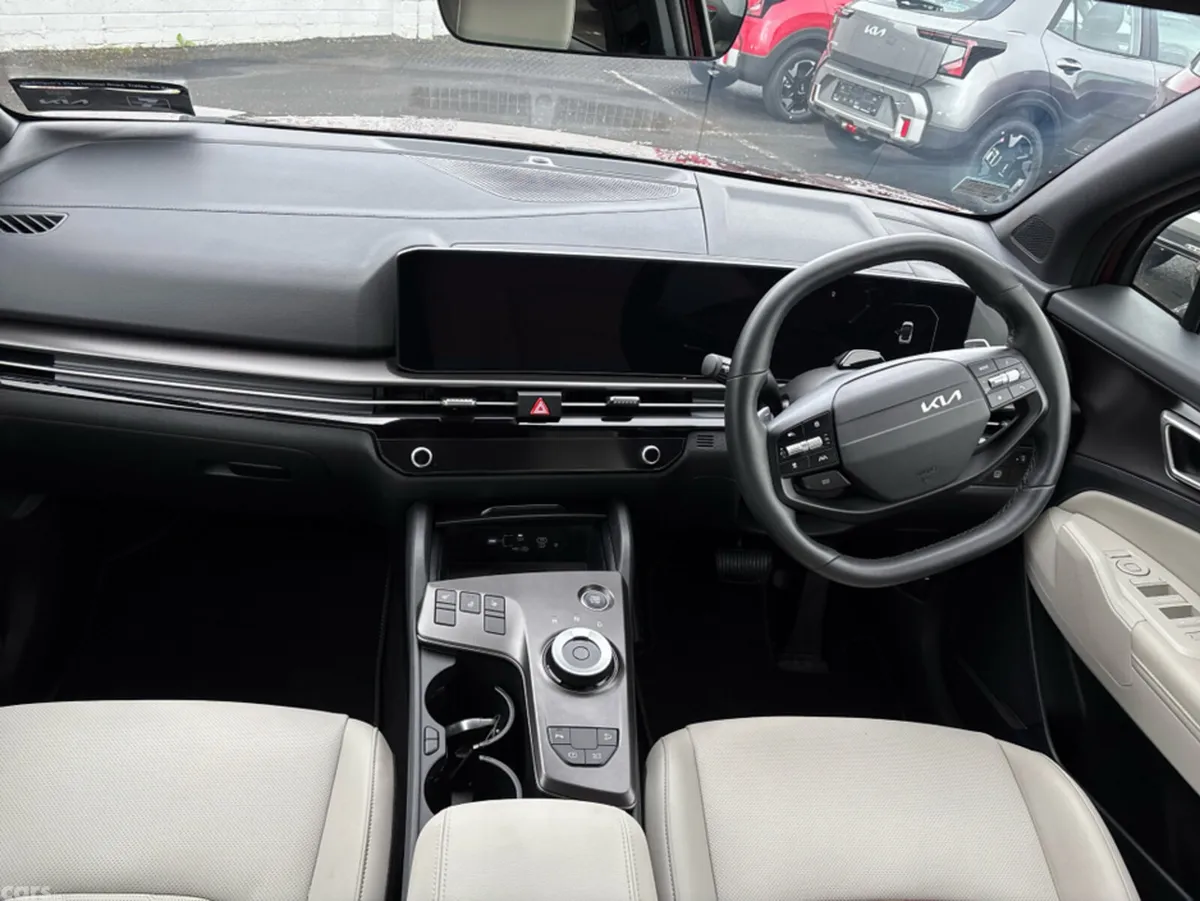 Kia Sportage MPV, Petrol Hybrid, 2026, Red