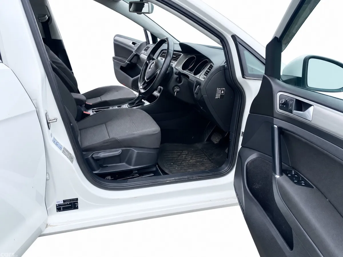 Volkswagen Golf Estate, Petrol, 2014, White