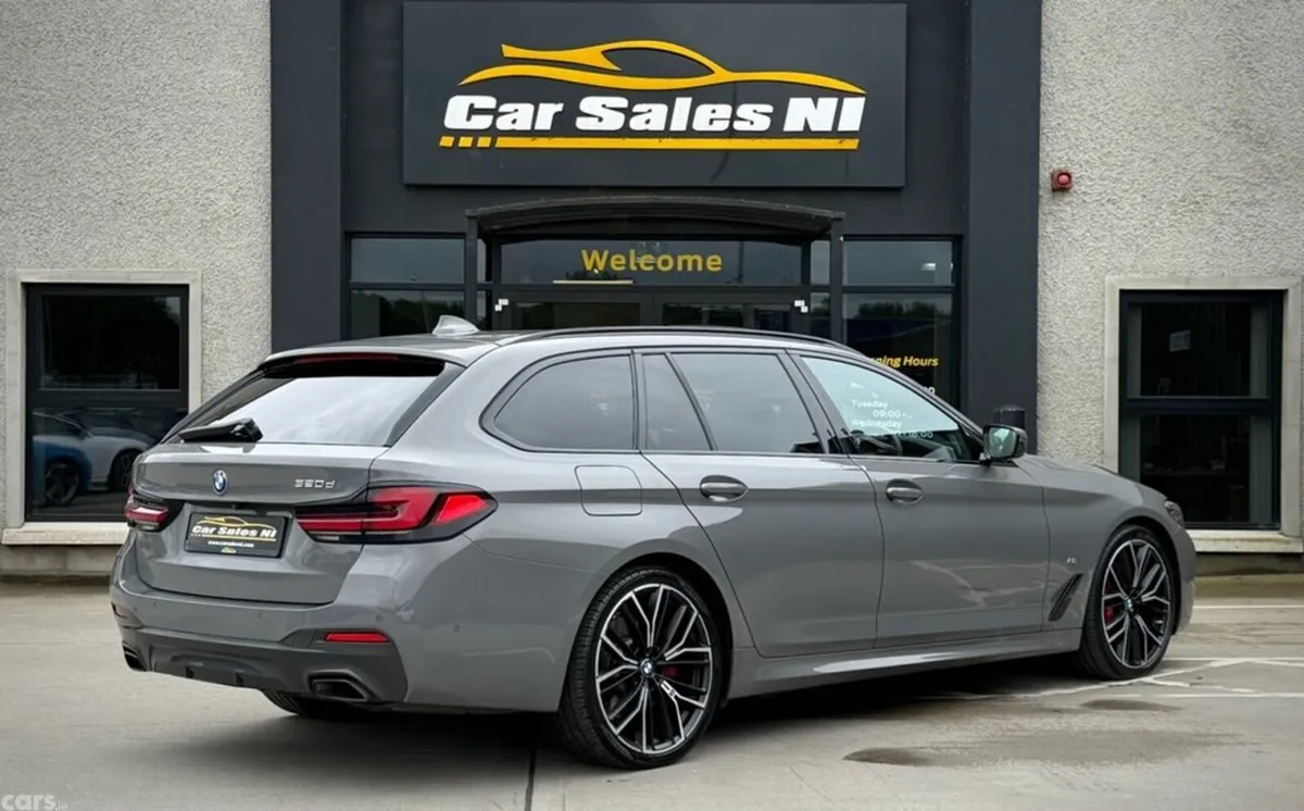 BMW 5-Series Estate, 2022, 