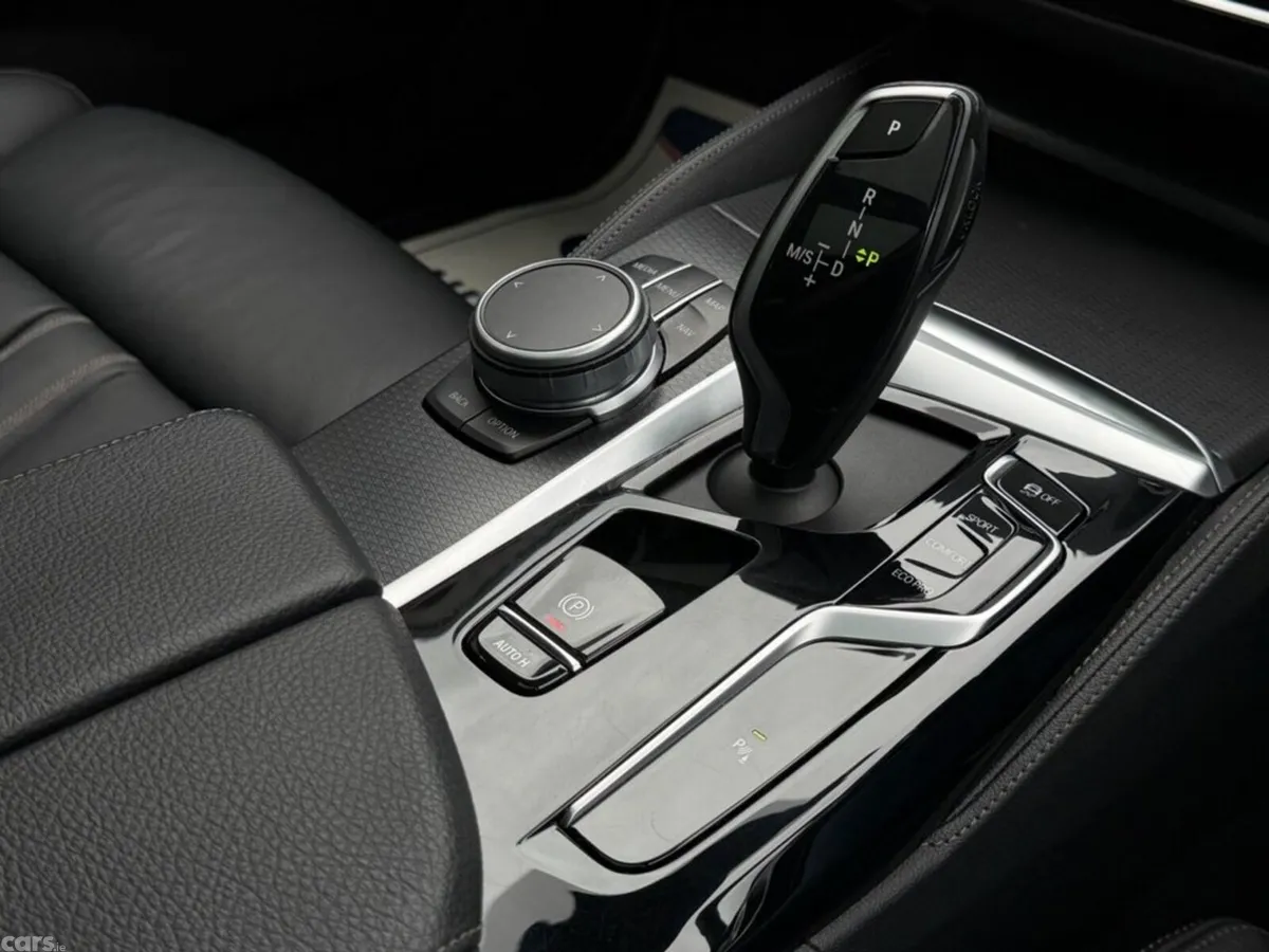 BMW 5-Series Estate, 2022, 