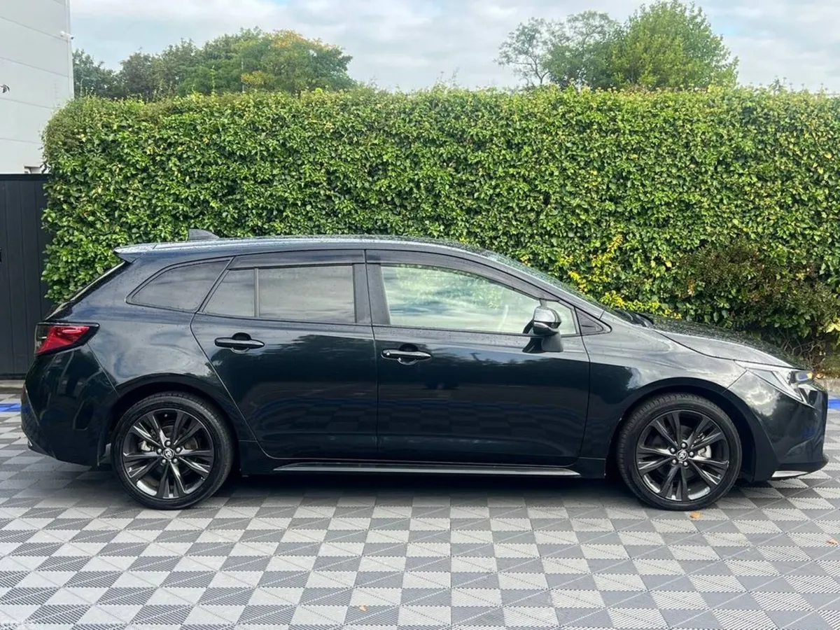 Toyota Corolla Estate, Petrol Hybrid, 2021, Black