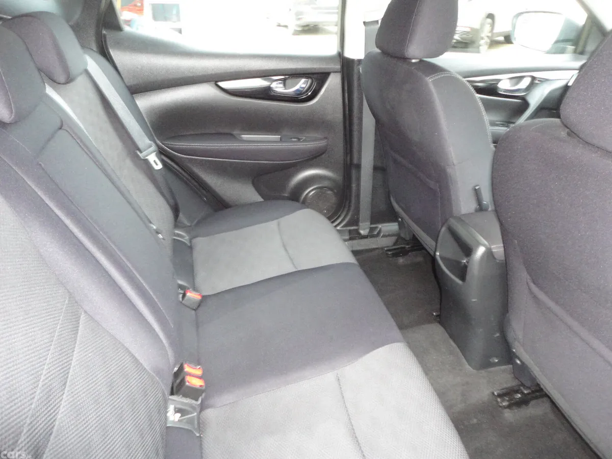 Nissan Qashqai Hatchback, Diesel, 2016, Silver