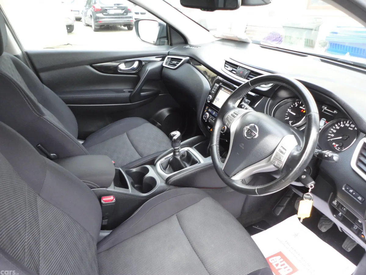 Nissan Qashqai Hatchback, Diesel, 2016, Silver
