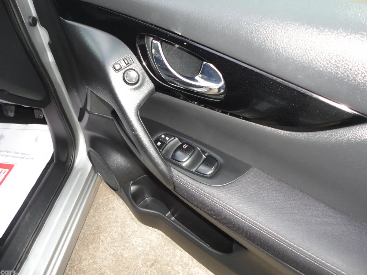 Nissan Qashqai Hatchback, Diesel, 2016, Silver