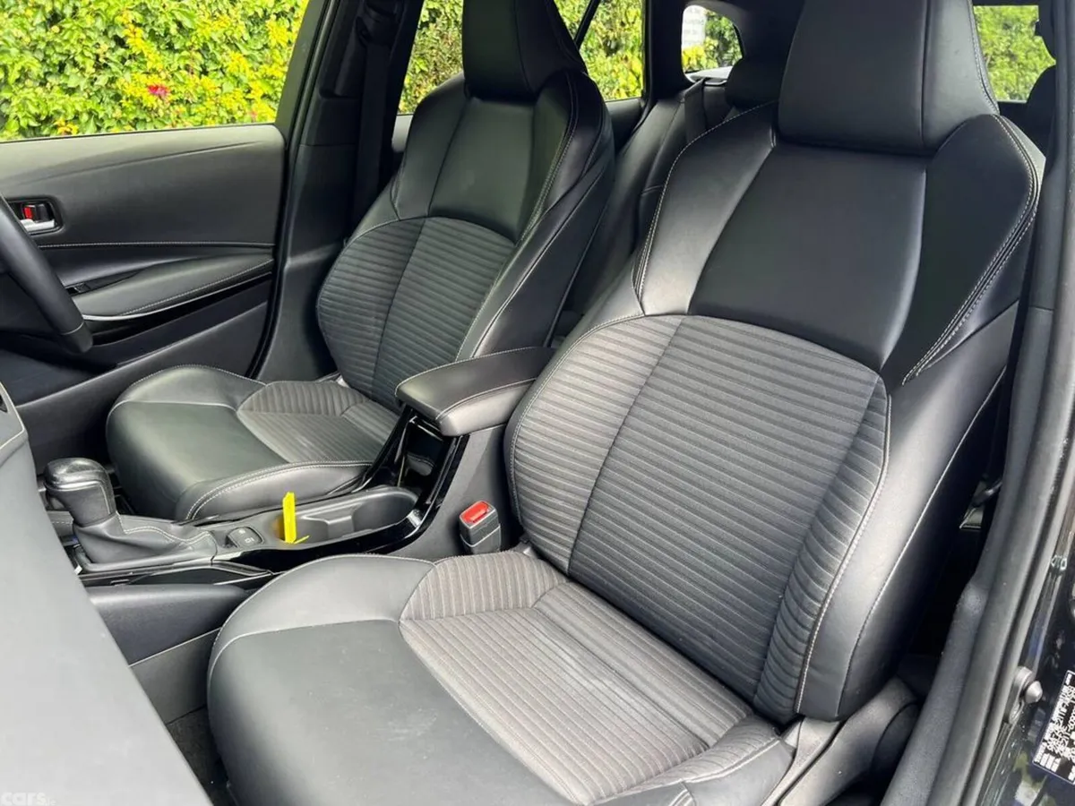 Toyota Corolla Estate, Petrol Hybrid, 2021, Black