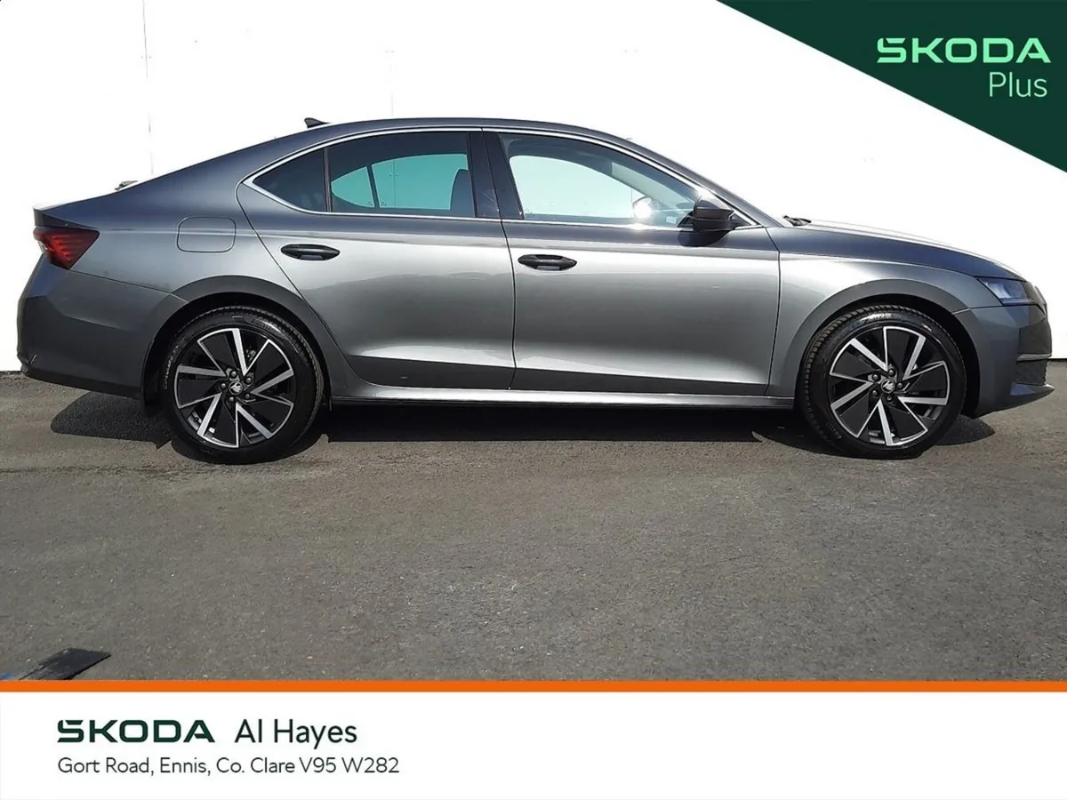 Skoda Octavia Saloon, Diesel, 2025, Grey