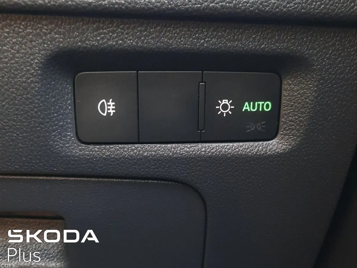Skoda Octavia Saloon, Diesel, 2025, Grey