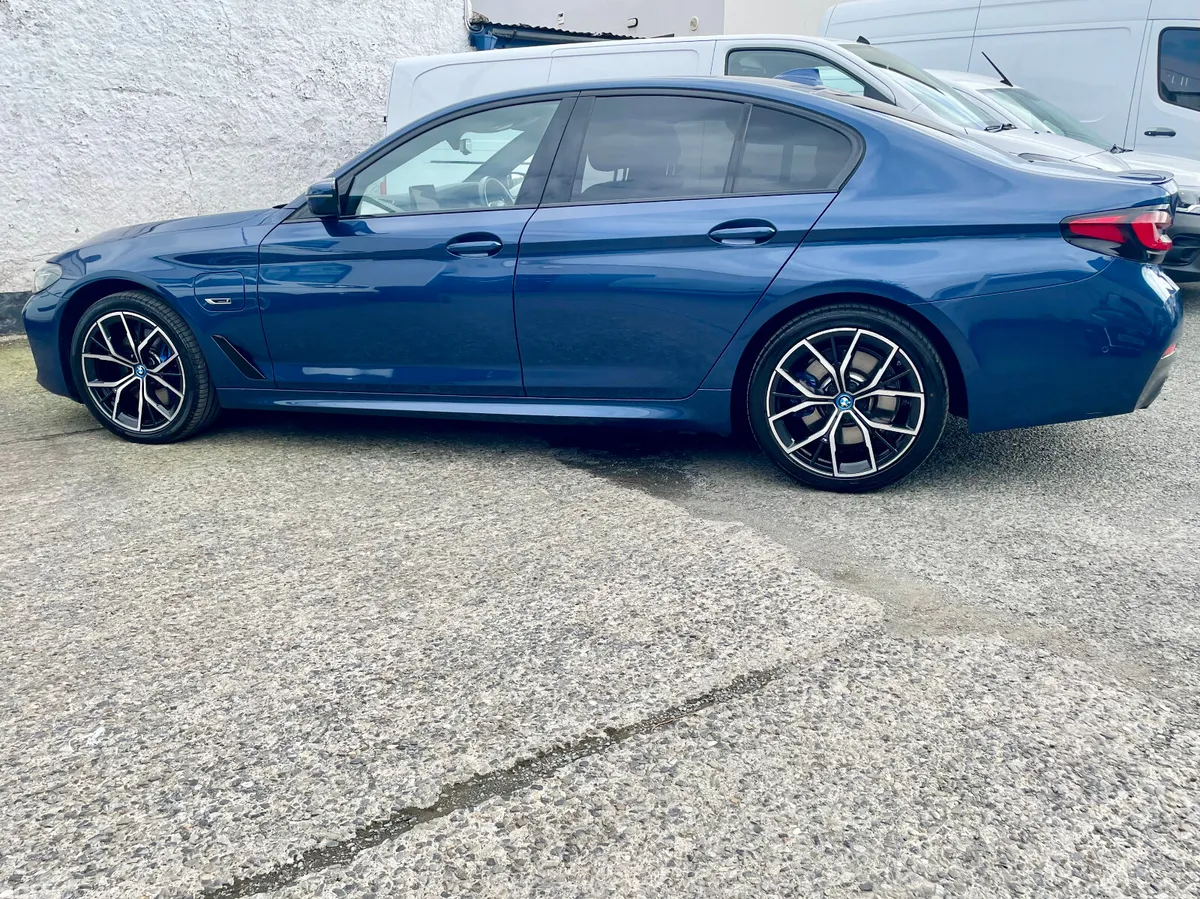 BMW 5-Series Saloon, Petrol Plug-in Hybrid, 2023, Blue