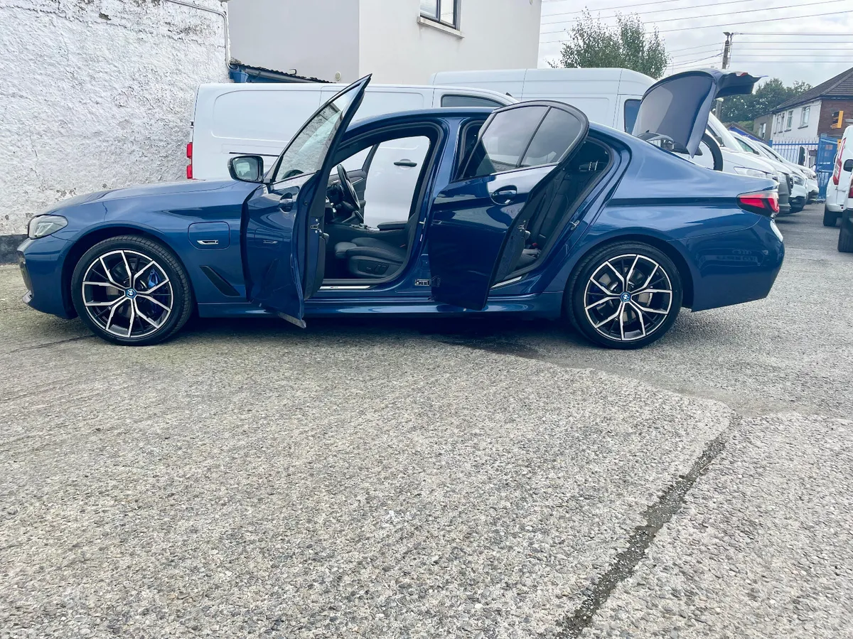 BMW 5-Series Saloon, Petrol Plug-in Hybrid, 2023, Blue