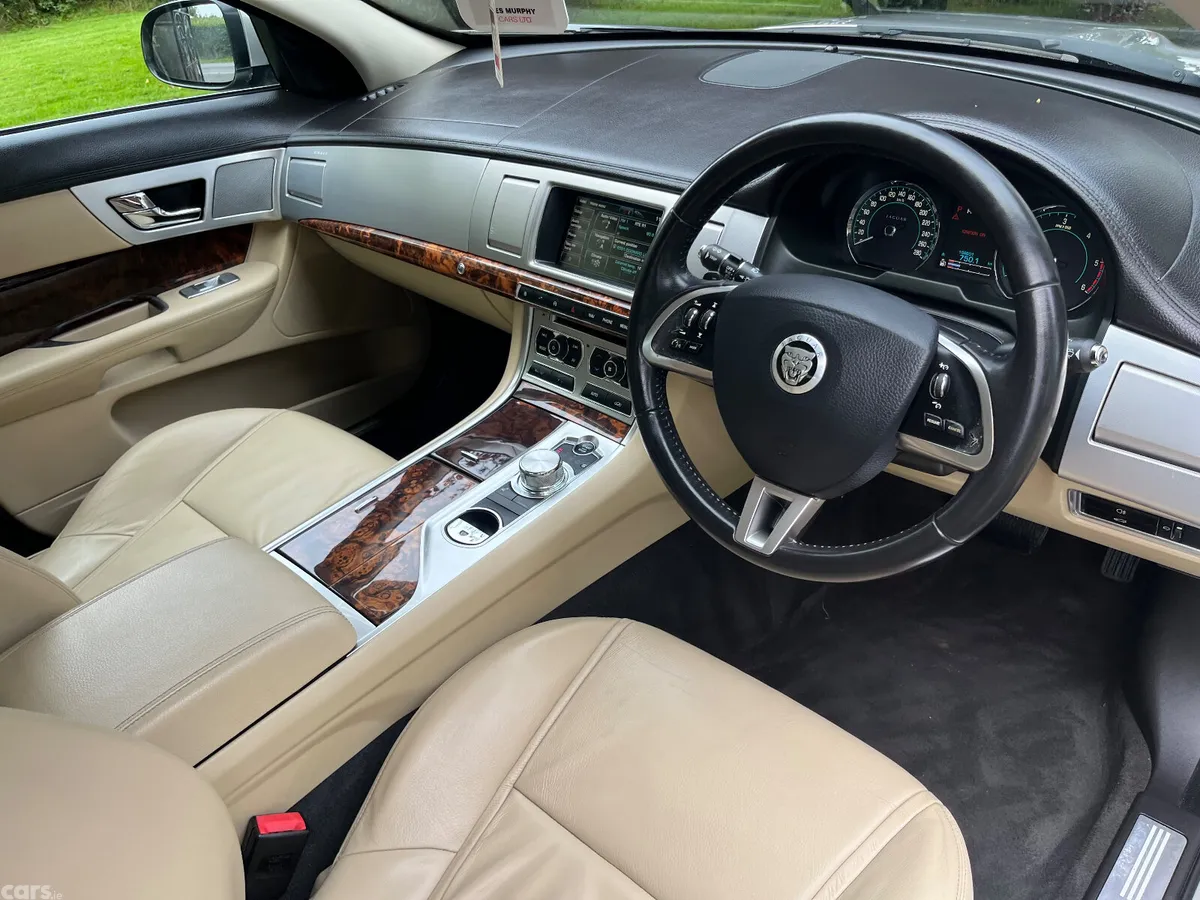 Jaguar XF Saloon, Diesel, 2014, Gold