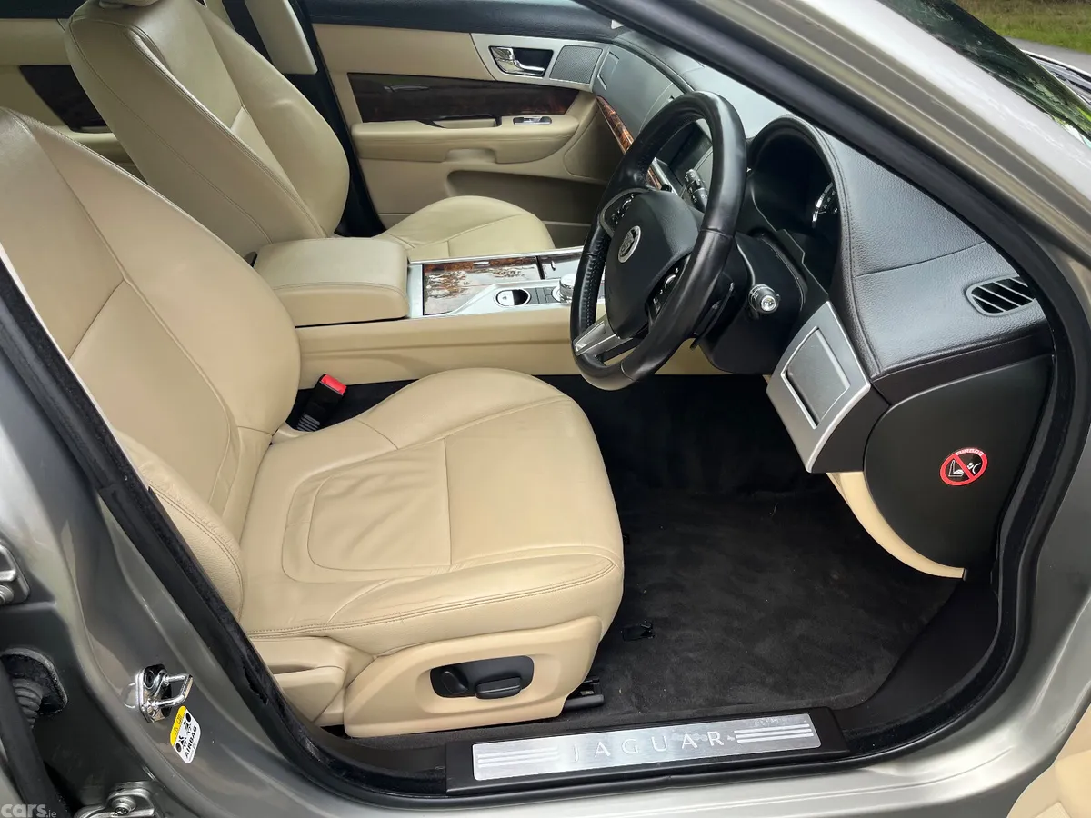 Jaguar XF Saloon, Diesel, 2014, Gold