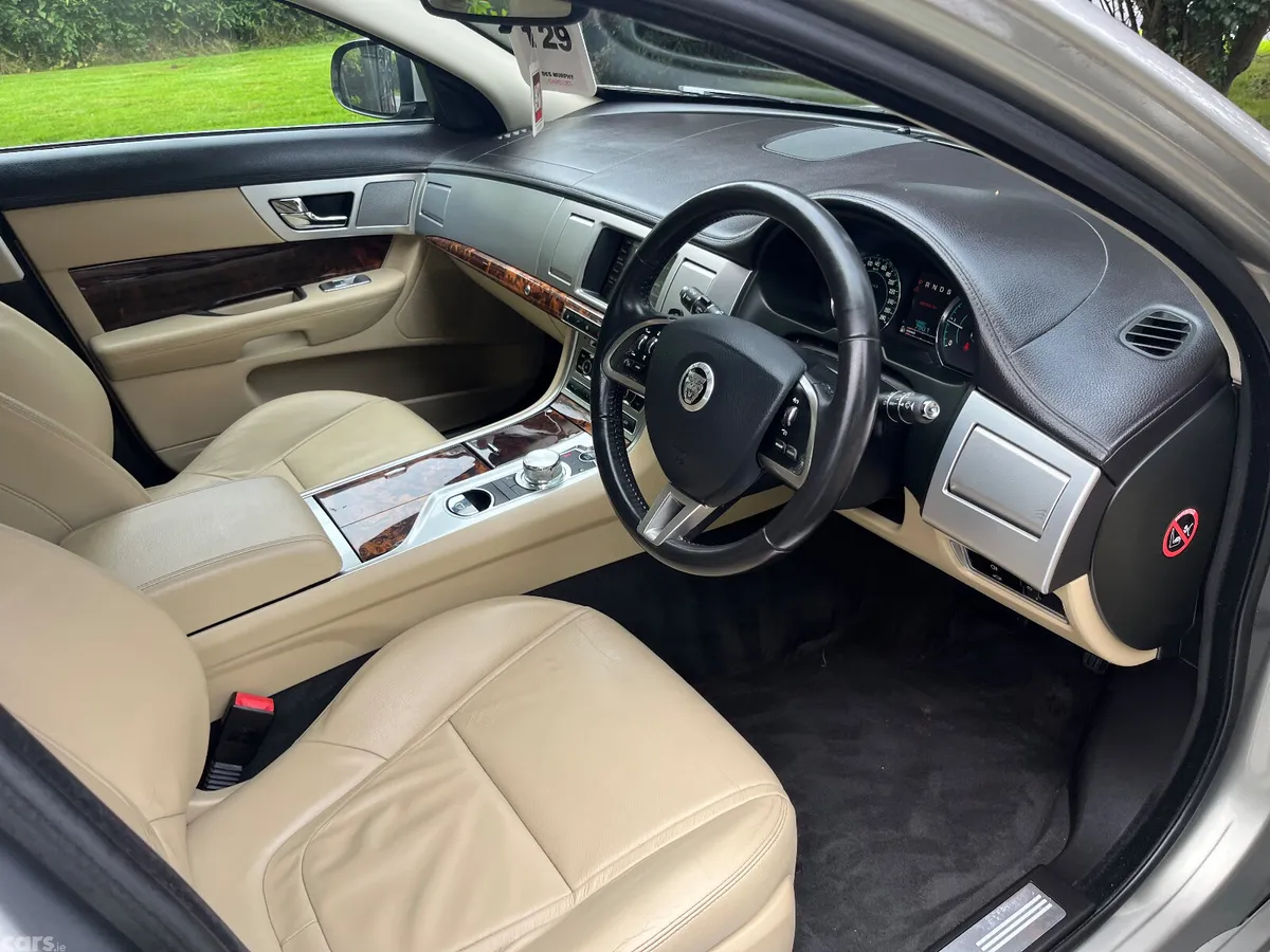 Jaguar XF Saloon, Diesel, 2014, Gold