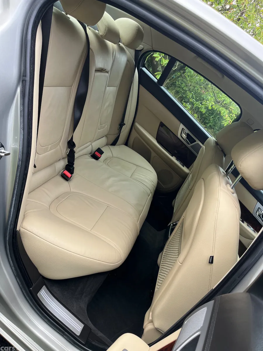 Jaguar XF Saloon, Diesel, 2014, Gold