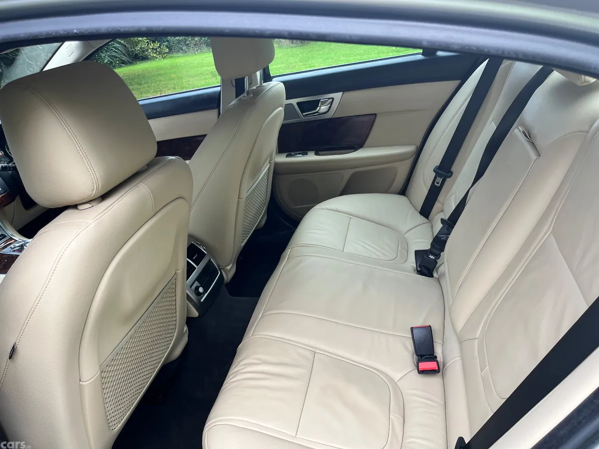 Jaguar XF Saloon, Diesel, 2014, Gold