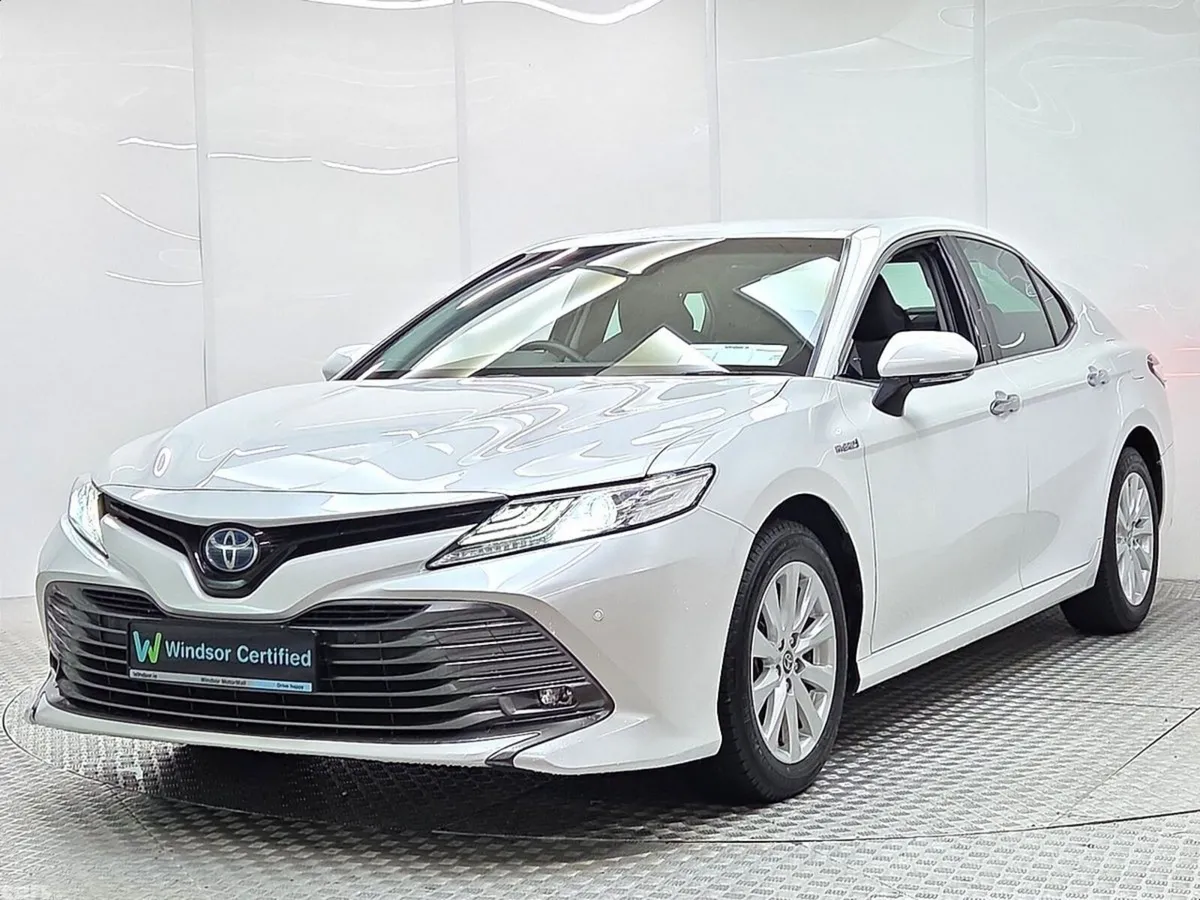 Toyota Camry Saloon, Petrol Hybrid, 2020, White