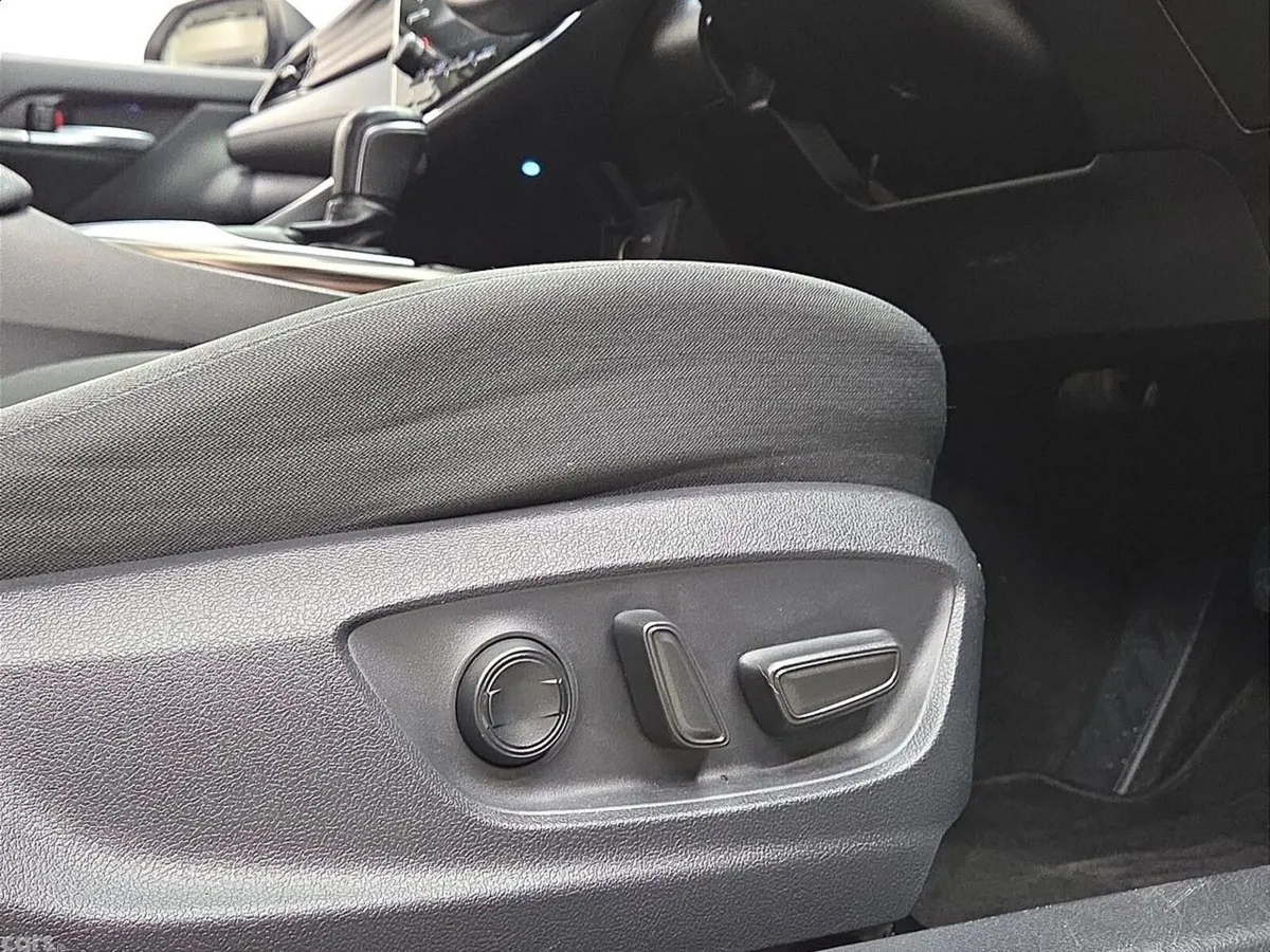 Toyota Camry Saloon, Petrol Hybrid, 2020, White