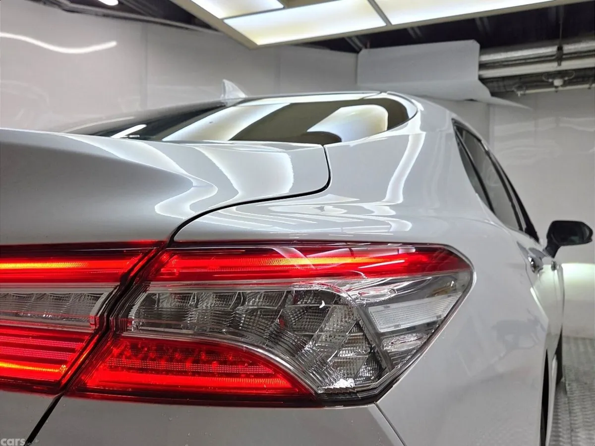 Toyota Camry Saloon, Petrol Hybrid, 2020, White