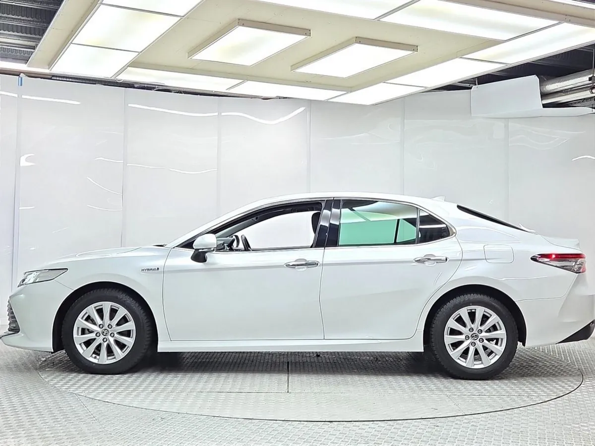 Toyota Camry Saloon, Petrol Hybrid, 2020, White