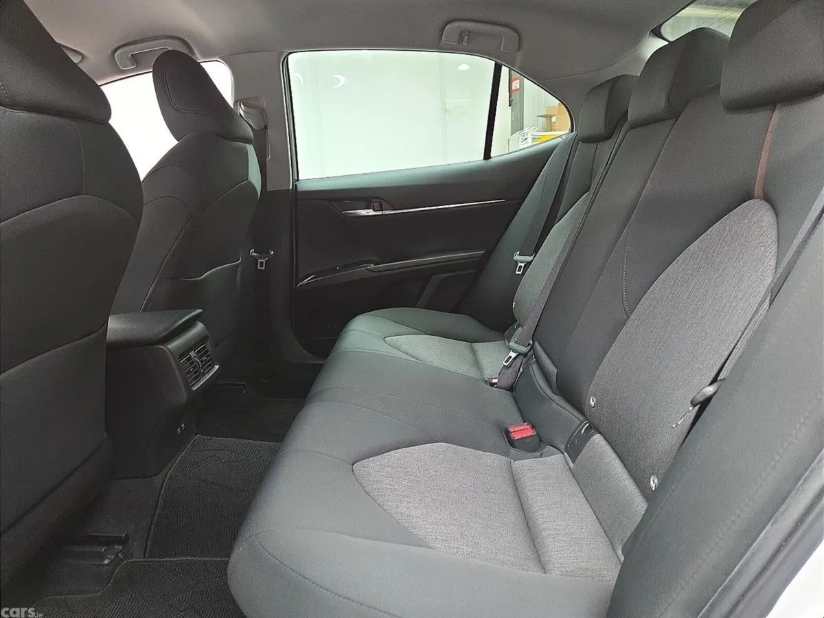 Toyota Camry Saloon, Petrol Hybrid, 2020, White