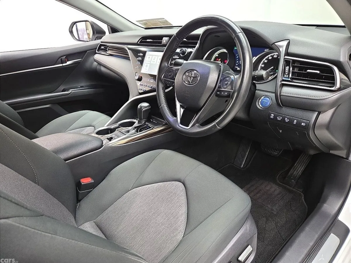Toyota Camry Saloon, Petrol Hybrid, 2020, White