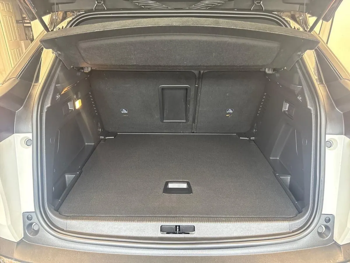 Peugeot 3008 MPV, Diesel, 2023, White