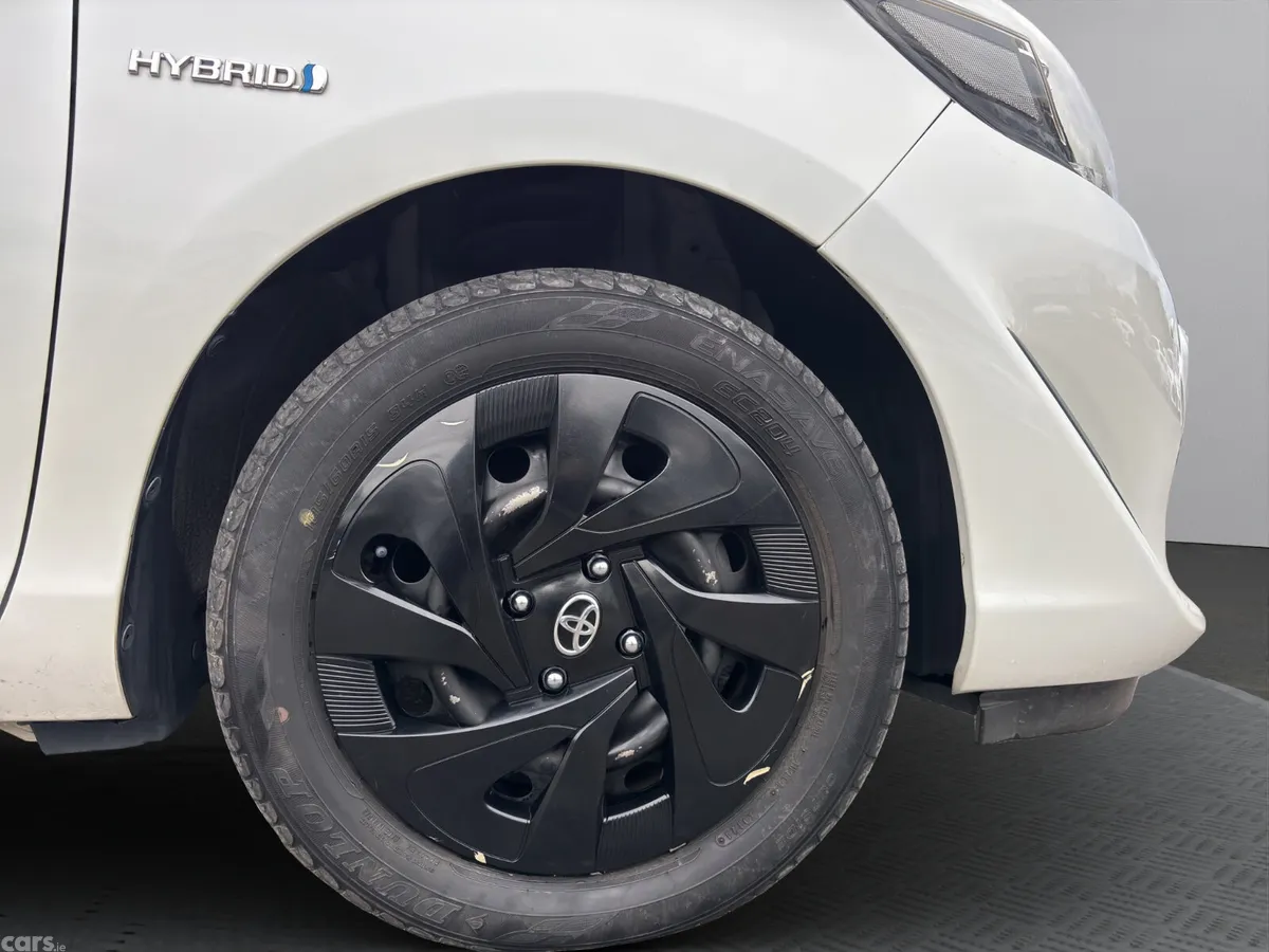 Toyota Aqua Hatchback, Petrol Hybrid, 2020, White