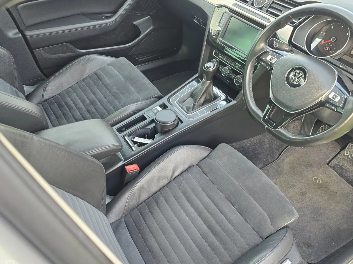 Volkswagen Passat Saloon, Diesel, 2016, Silver