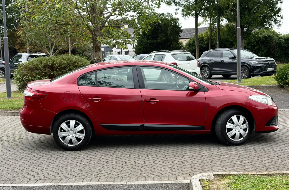 Renault Fluence Saloon, Diesel, 2015, Red
