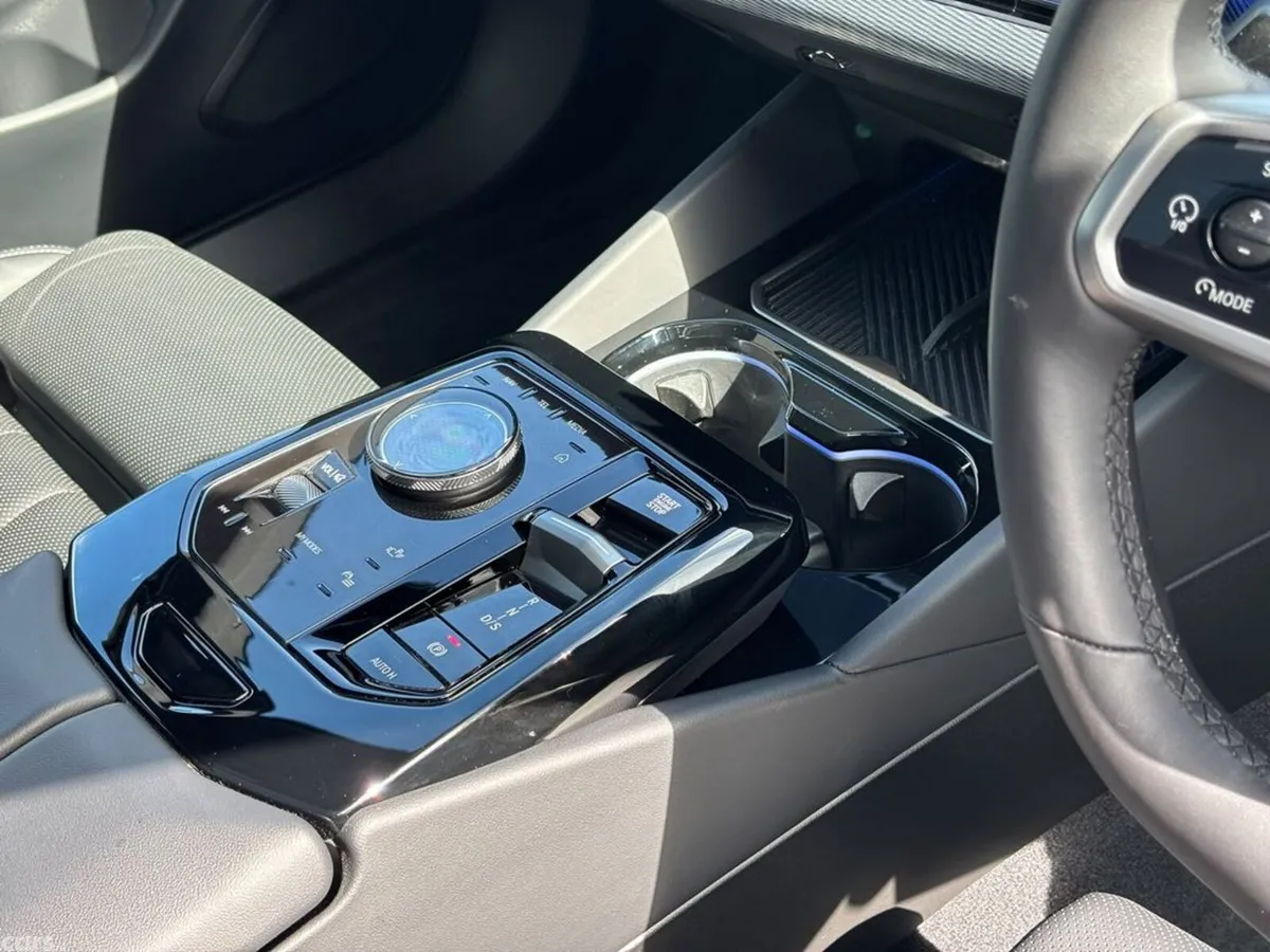 BMW 5-Series Estate, Petrol Plug-in Hybrid, 2025, Grey