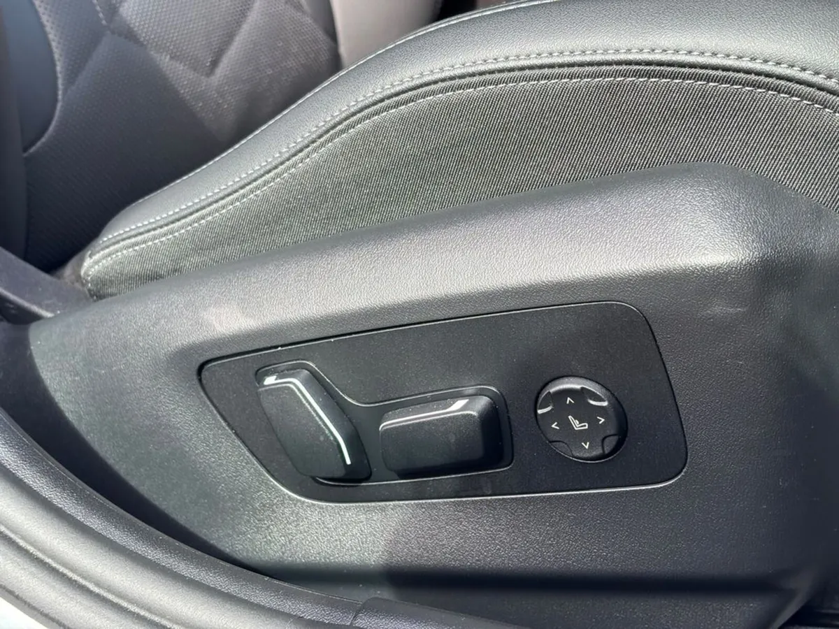 BMW 5-Series Estate, Petrol Plug-in Hybrid, 2025, Grey