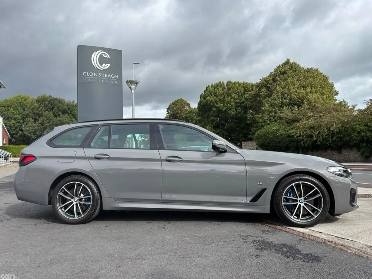 BMW 5-Series Estate, Petrol Plug-in Hybrid, 2021, Grey
