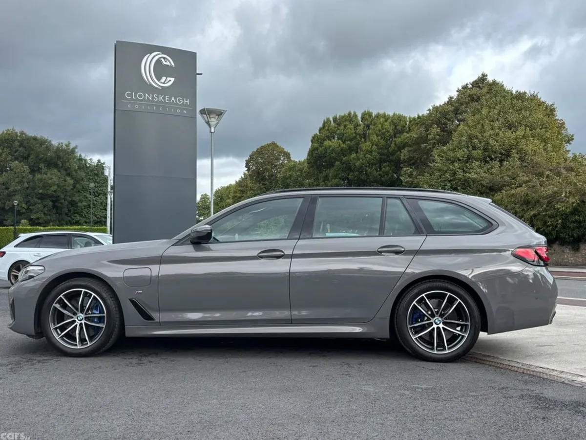 BMW 5-Series Estate, Petrol Plug-in Hybrid, 2021, Grey